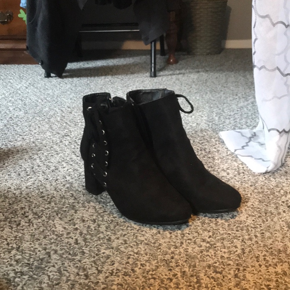 Size 6 booties - Picture 2 of 2